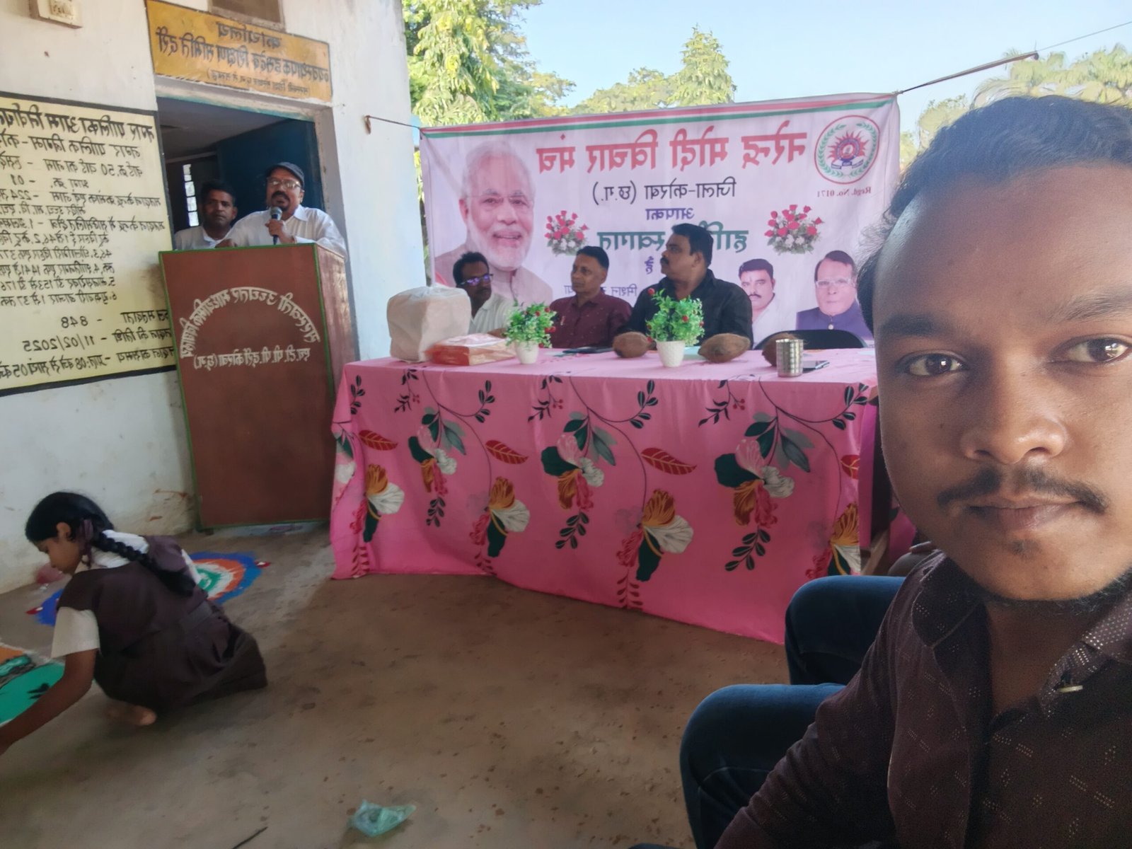 सेवा संकल्प अभियान के तहत सरस्वती शिशु मंदिर एचटीपीपी दर्री में रंगोली प्रतियोगिता